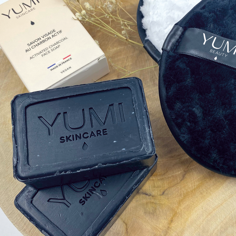 Savon visage au charbon actif